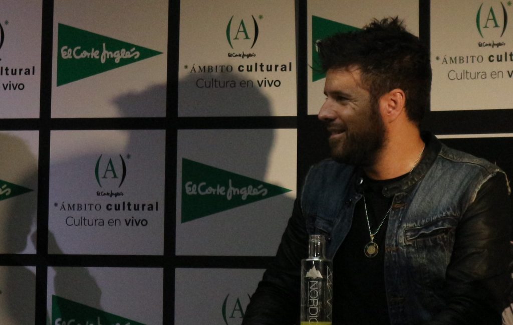 Pablo López: La firma de los abrazos eternos.