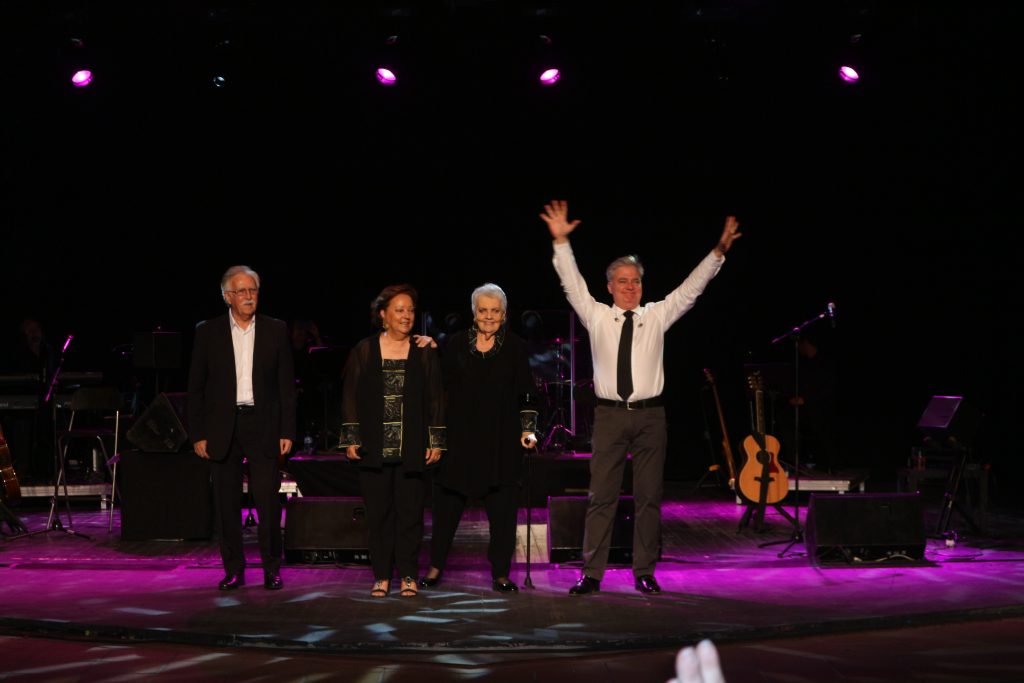 Noche de grandes éxitos junto a El Consorcio.