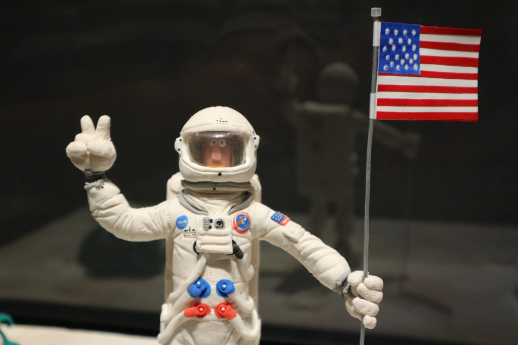 Plastihistoria: una exposición de lo más original.