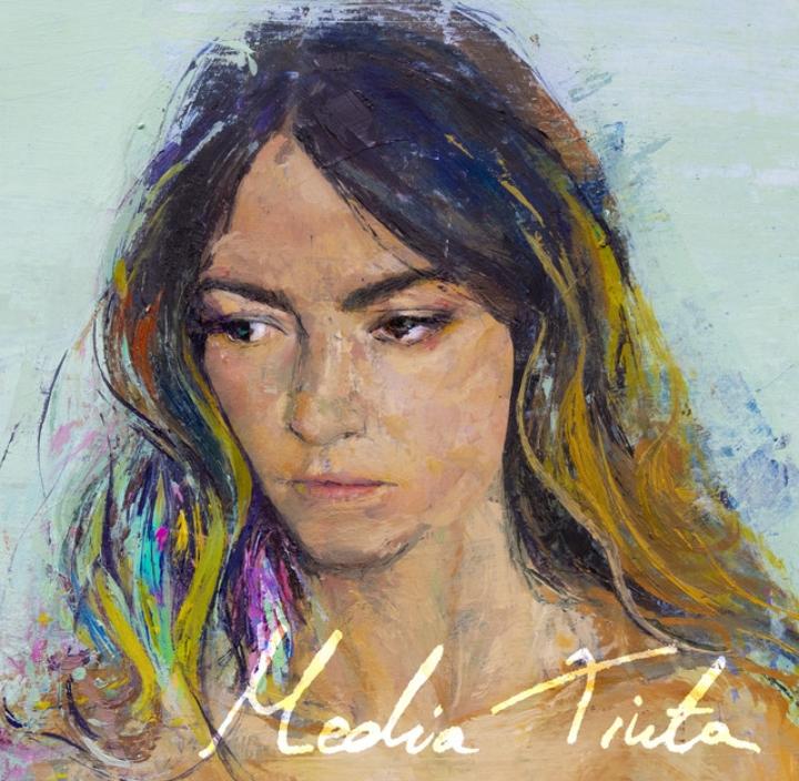 Sofía Ellar nos regala toda su magia con «Media Tinta»