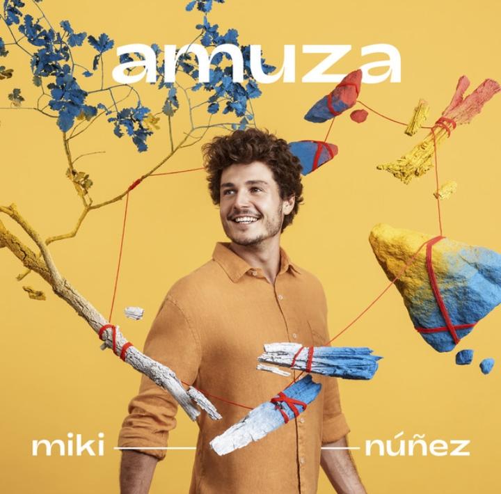 Miki Nuñez estrena su primer disco, y provoca una lluvia de felicidad.