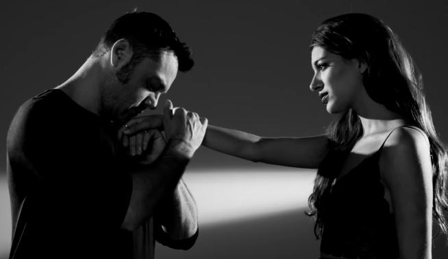 Tiziano Ferro y Ana Guerra nos dejan sin peluca con «Acepto milagros».