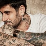 Melendi estrena “Casi”, todo un reto compositivo