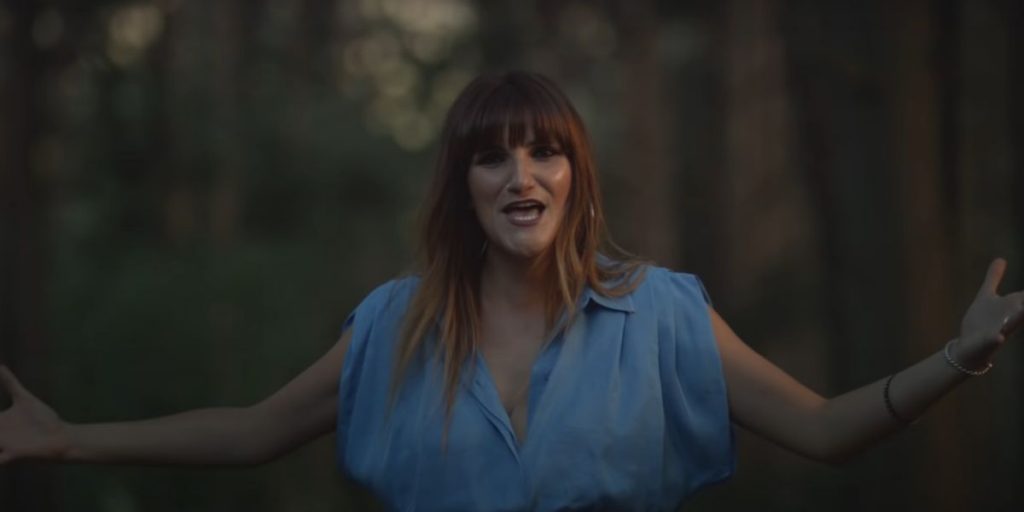 Rozalén nos invita a buscar en nuestro interior para empoderarnos con un auténtico temazo.