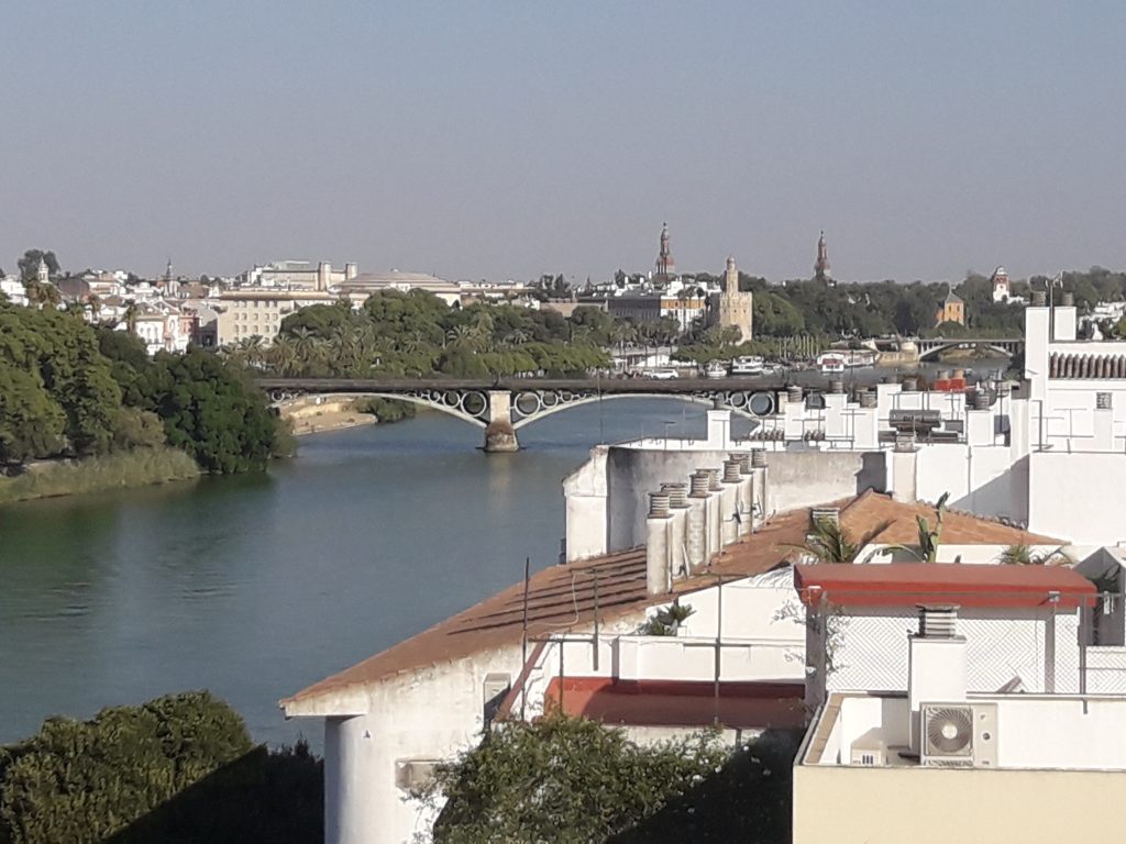 SEVILLA,TIENES UN COLOR ESPECIAL:5 CANCIONES DEDICADAS A LA CIUDAD.