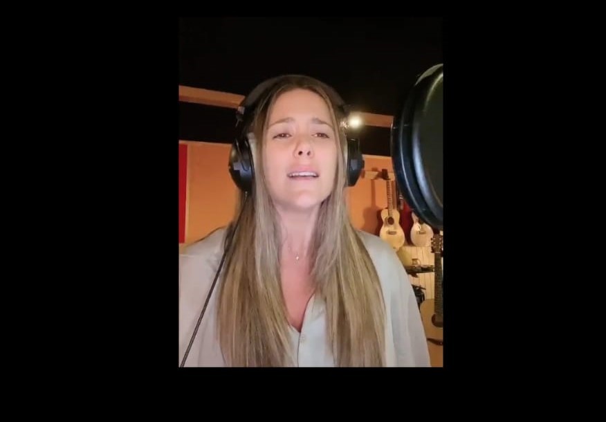 Lorena Gómez nos atrapa con sus covers en Instagram