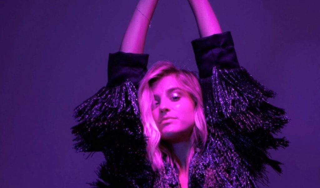 Samantha nos dice que “No pasa nada” en su nuevo single.