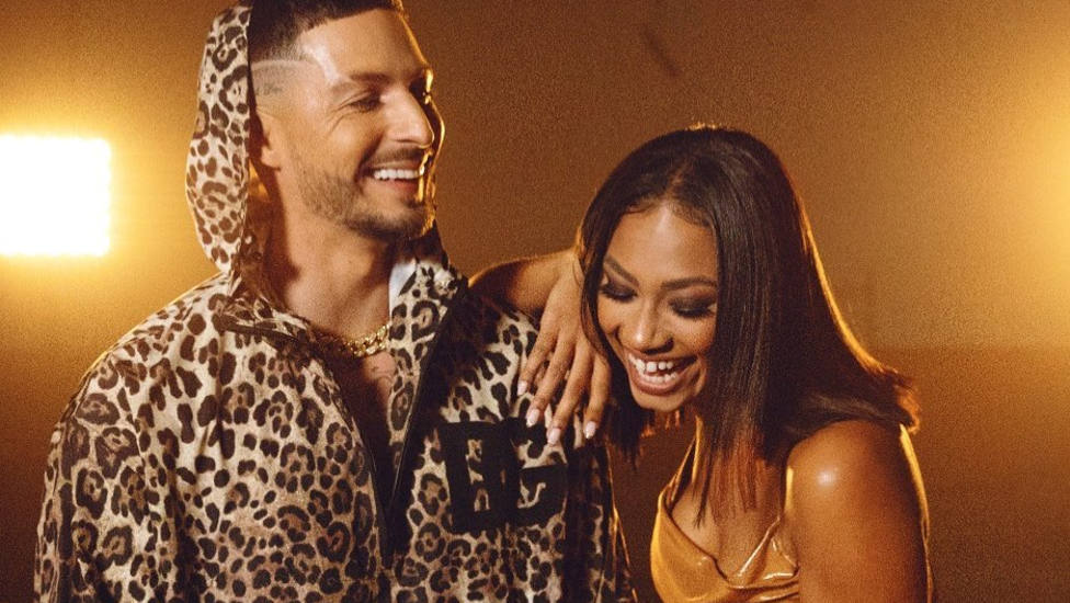 Nia y Nyno Vargas resucitan el verano en “Me muero de risa”