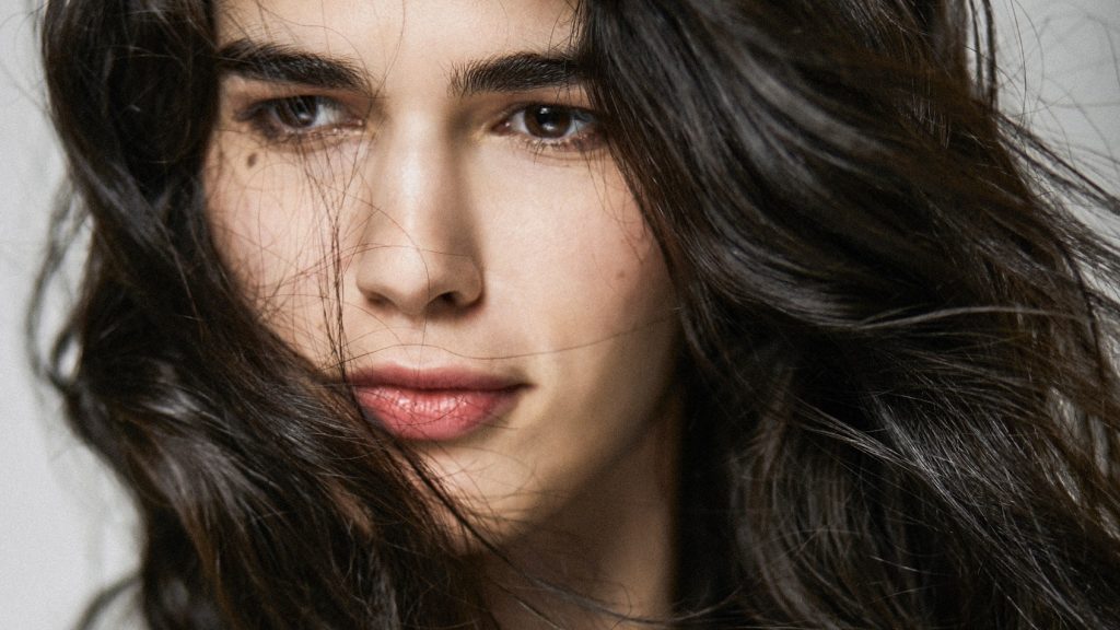 Doble Valentina invita a reflexionar con “Mi religión”