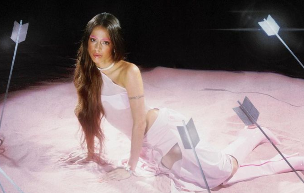 Tini presenta la cara más completa de «Cupido»