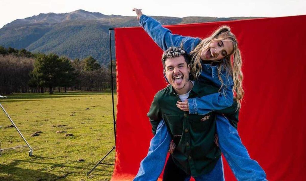 la mitad miki nuñez y paula koops