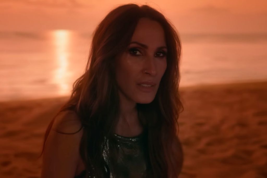 Malú revoluciona su carrera con “Ausente”