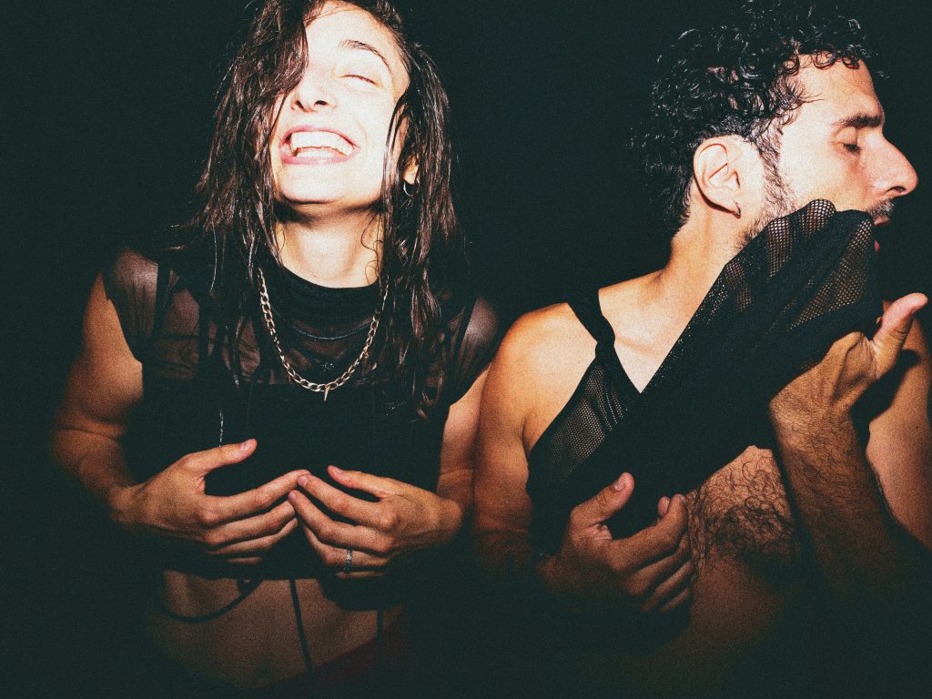 Delaporte homenajean al presente en “Me la pegué”