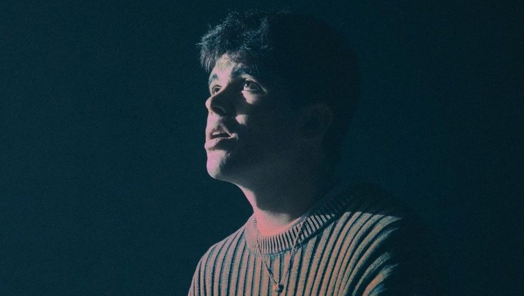 Iñigo Quintero se desnuda en “Lo que queda de mí”