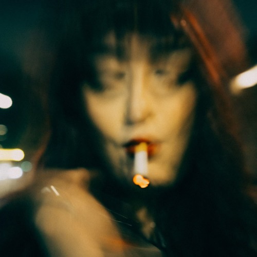 Ariadna regresa pisando fuerte con “Ojitos Rojos/ 6:06 a.m”