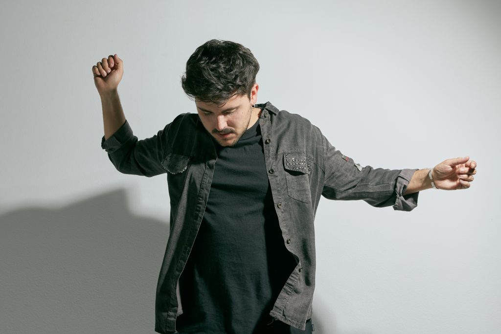 Juanma Onse nos toca el corazón con “Escúchame, Cariño”