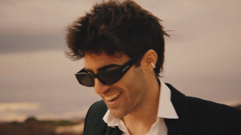 Álvaro de Luna vuelve a desnudarse con “F.G.L.C (A Ratitos)”