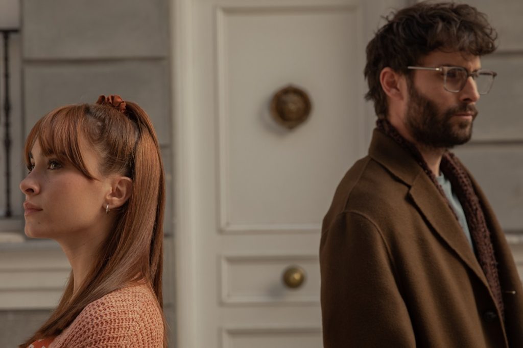 Crítica | “Pared con Pared”: ideal para no pensar