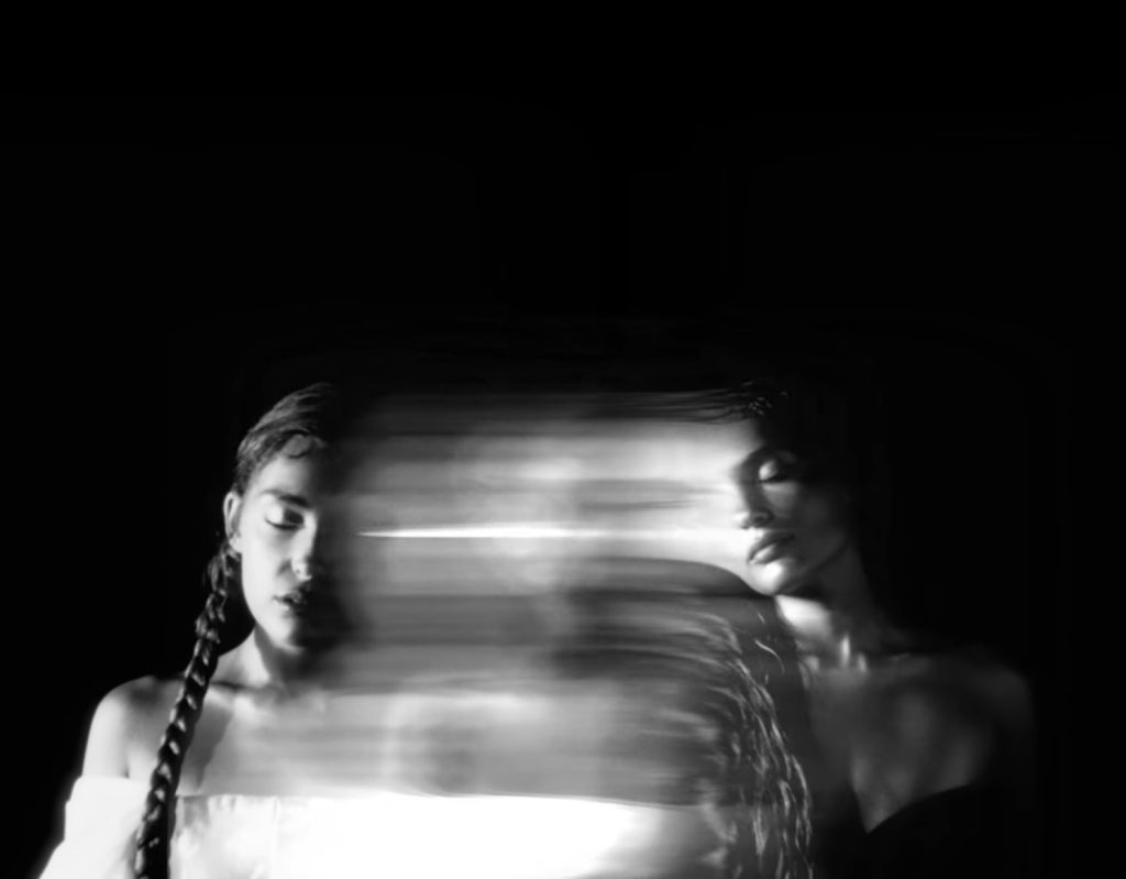 VIOLETA nos presenta su “LIBERTÁ” y se convierte en vitamina para conseguir la nuestra