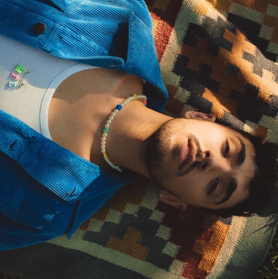 Alez nos enamora con “Mentalfisica”