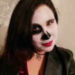 Entrevista | Niniel Neveu: «Me defino como escritora sumergida en un mundo de sombras»