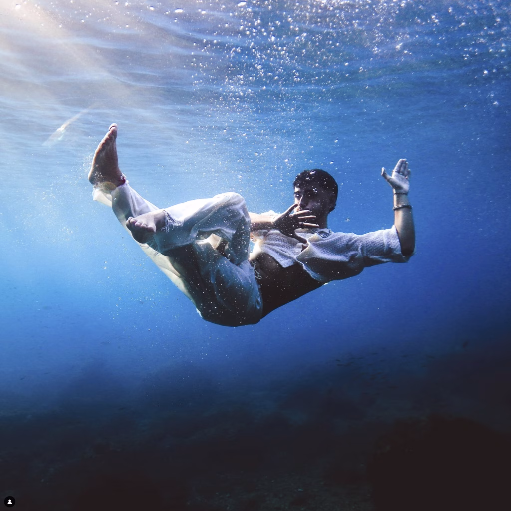 ALEZ lo vuelve a hacer con «Me puse a elevar»