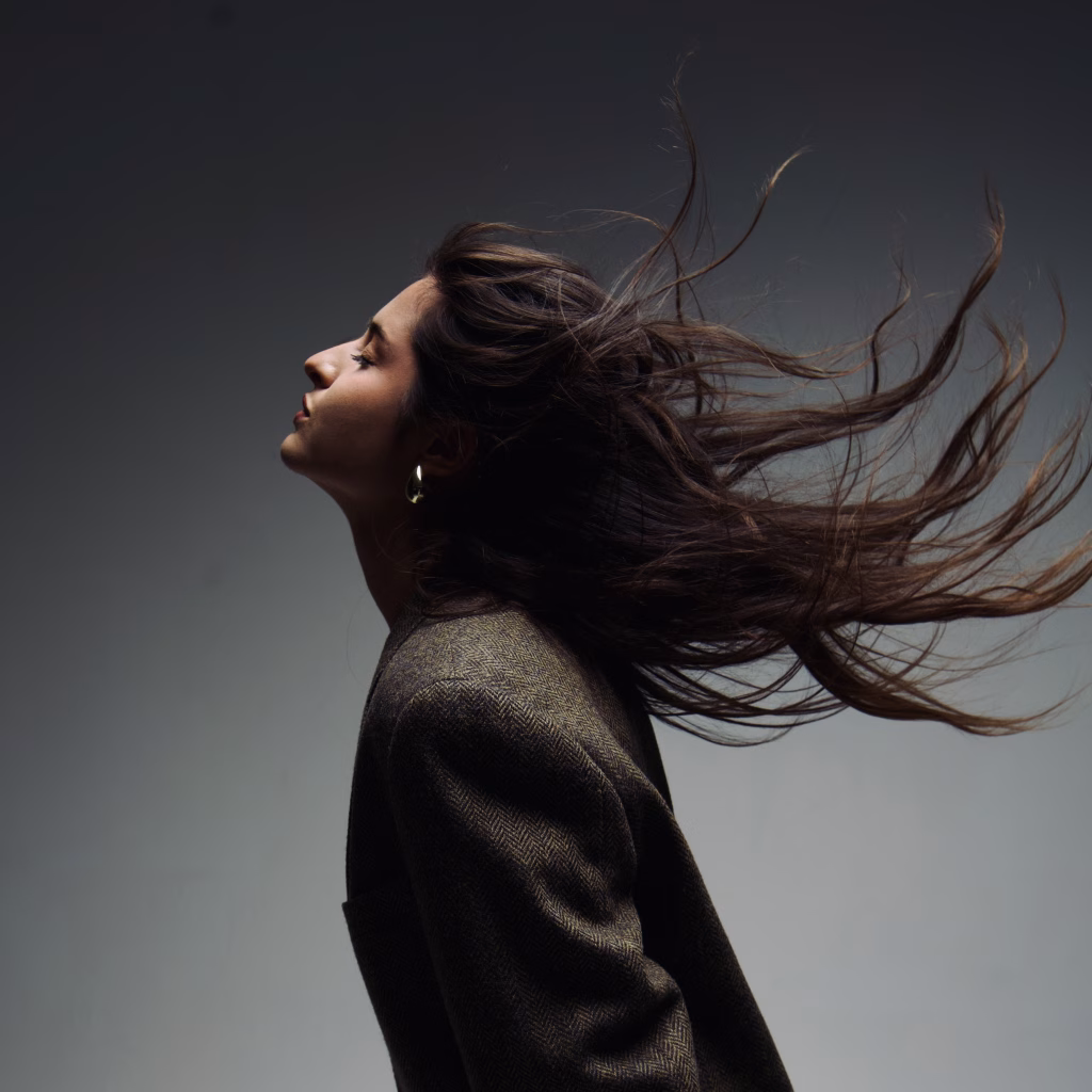 NOËLLE VANYI, el fenómeno de los covers virales de TikTok, presenta su nuevo single: “Londres y Madrid”