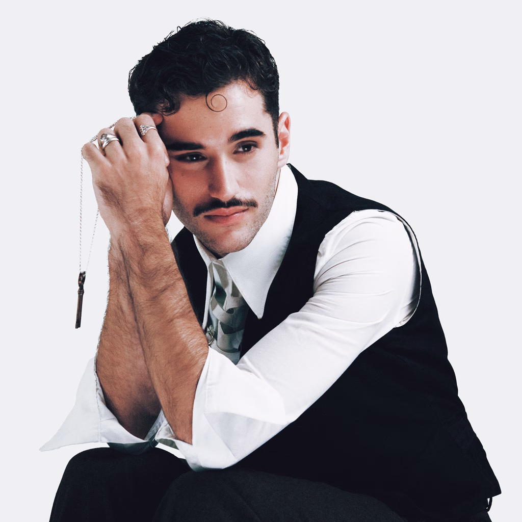 Carlos Fustel nos regala una historia muy personal en “La Más Honesta”