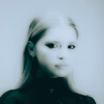 Denna regresa con fuerza en “Si no estás”