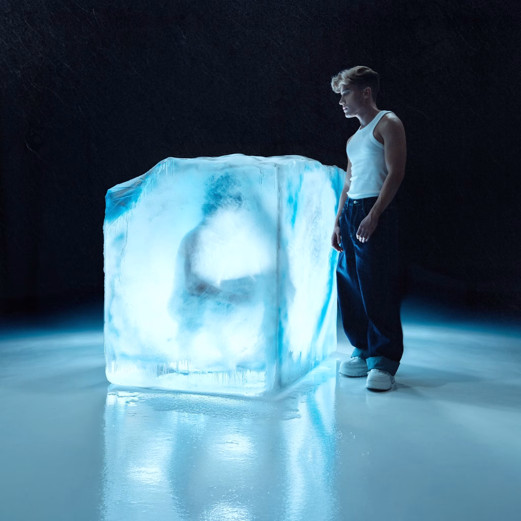 Carlos Marco regresa con fuerza en “Superficial”