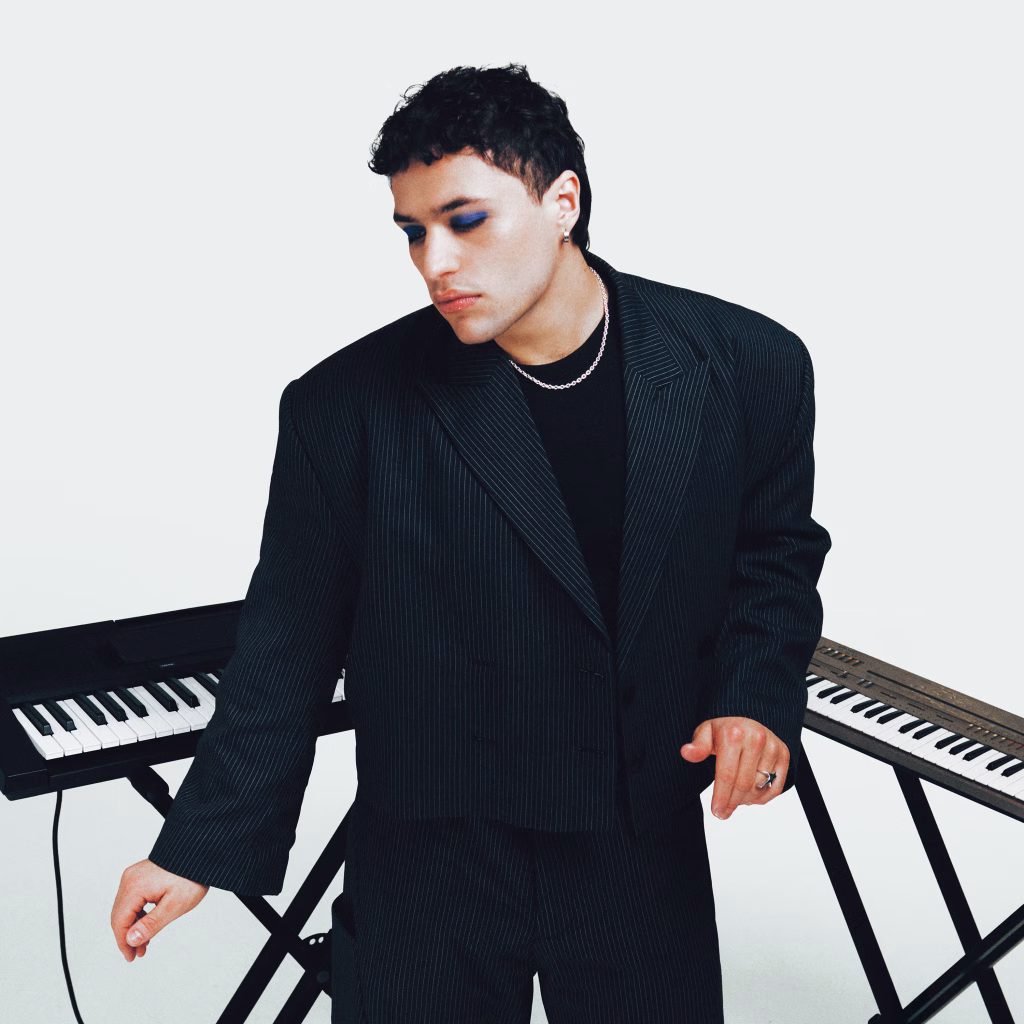 Tinho Vaamonde inicia su carrera con una apuesta muy personal “Cuando se apaguen los focos”