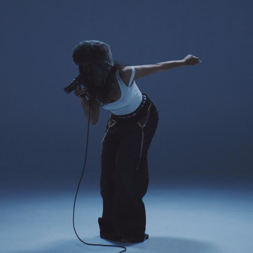 Chanel nos pone románticas con “Es tan fácil”