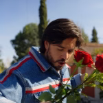 R01 continúa ampliando su universo sonoro con “Romántico”