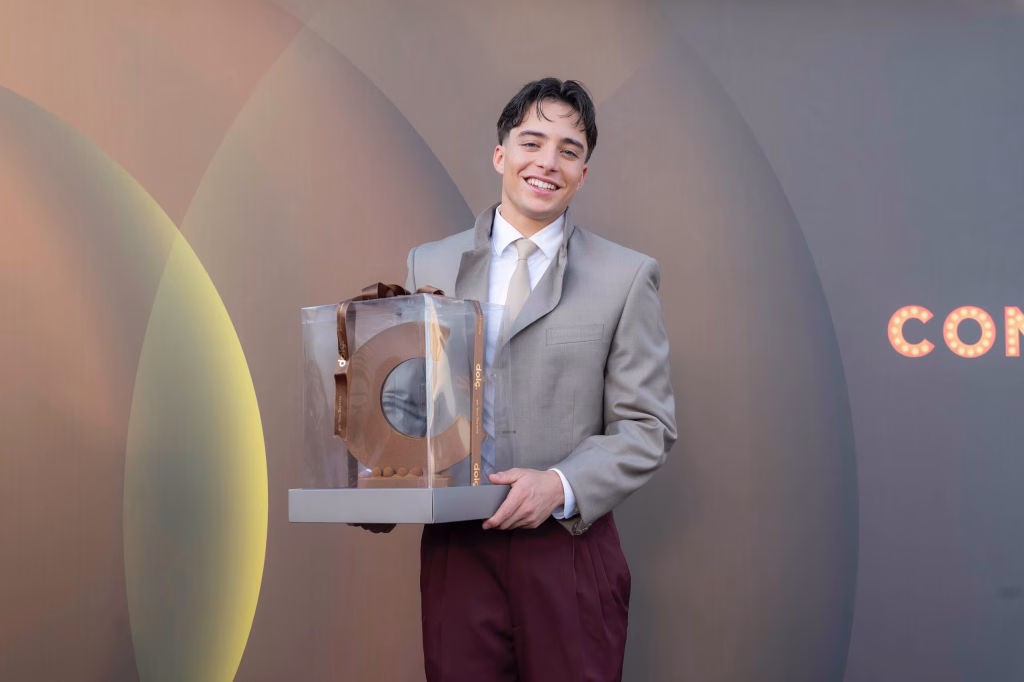 Izan Llunas recibe el Premio Continuará y emociona con un discurso sincero sobre su camino en la música