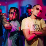 NINO FREESTYLE Y ATOMIC OTRO WAY SE UNEN EN «UNA DE LAS 2»,(CUERO)  UN DEMBOW QUE INVITA A BAILAR
