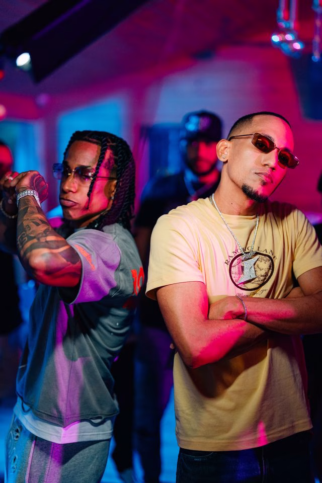 NINO FREESTYLE Y ATOMIC OTRO WAY SE UNEN EN «UNA DE LAS 2»,(CUERO)  UN DEMBOW QUE INVITA A BAILAR