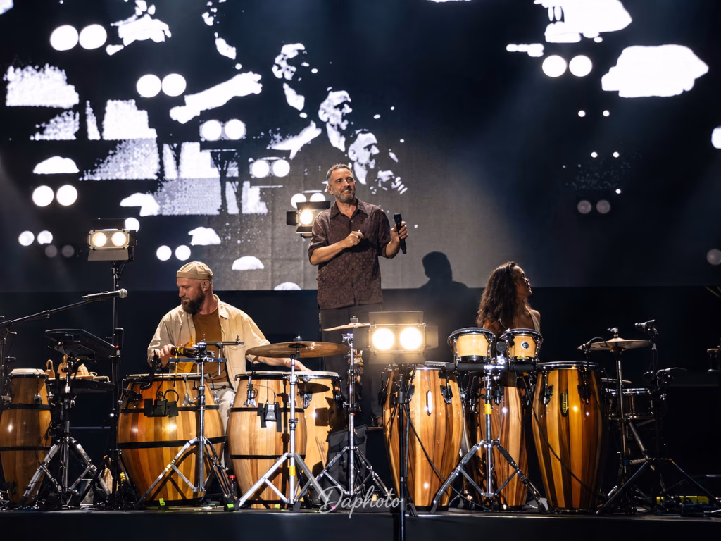 Jorge Drexler se acerca a todo el Roig Arena