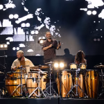 Jorge Drexler se acerca a todo el Roig Arena